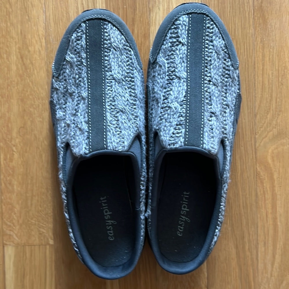 NWOT Womens Easy Spirt Slippers:  Size 8.5
